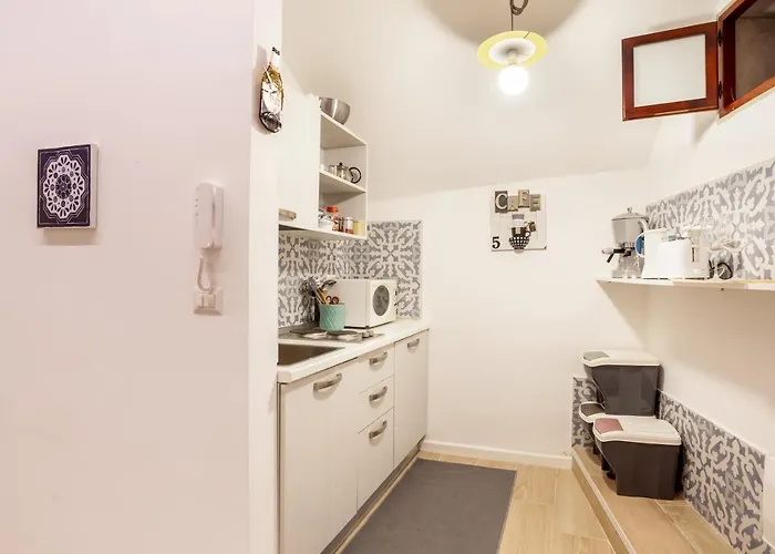 Guesthost - La Casetta Lovely In Vecchia * Bari